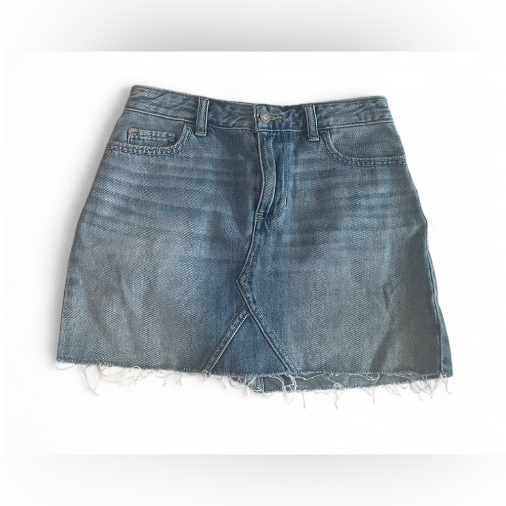 American Eagle Blue Denim Mini Skirt Size 1 / 25 Raw hem 100% cotton